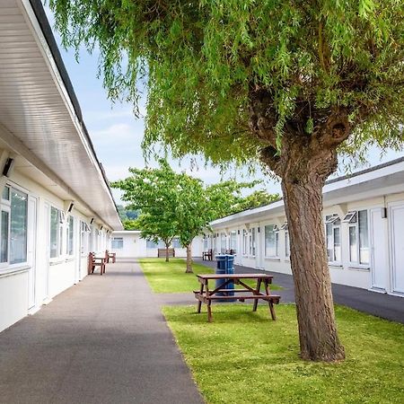 Sand Bay Holiday Village - Adults Only 滨海韦斯顿 外观 照片
