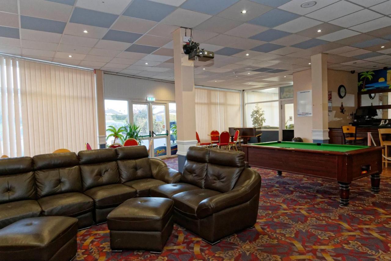Sand Bay Holiday Village - Adults Only 滨海韦斯顿 外观 照片