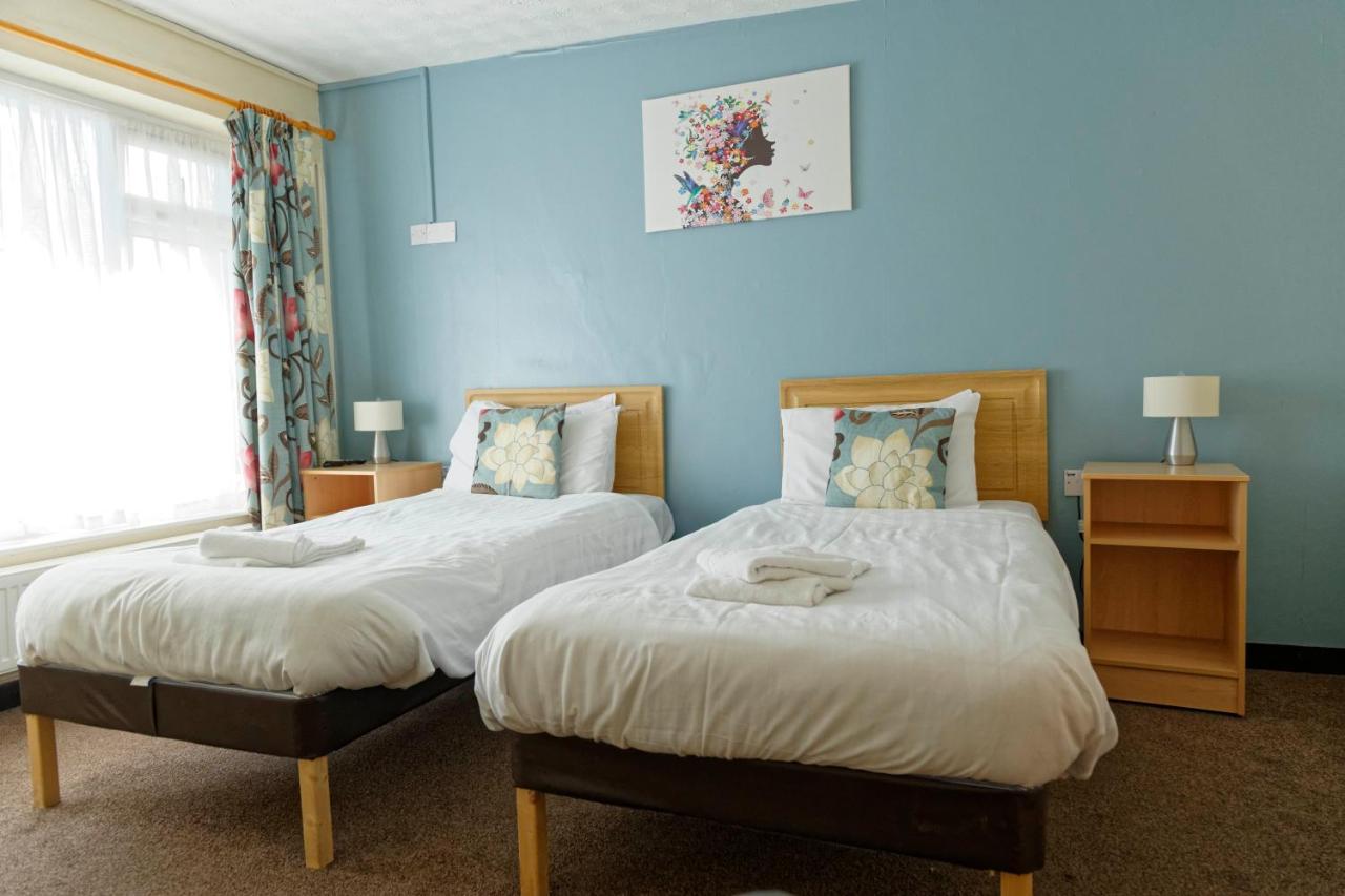 Sand Bay Holiday Village - Adults Only 滨海韦斯顿 外观 照片