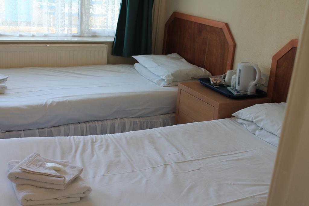 Sand Bay Holiday Village - Adults Only 滨海韦斯顿 外观 照片